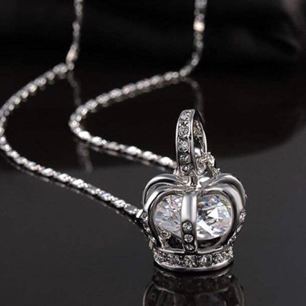 Women’s Queen Crown Pendant Necklace